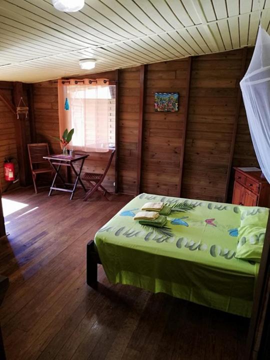 Gites Les Lodges Des Hauts De Deshaies Buitenkant foto